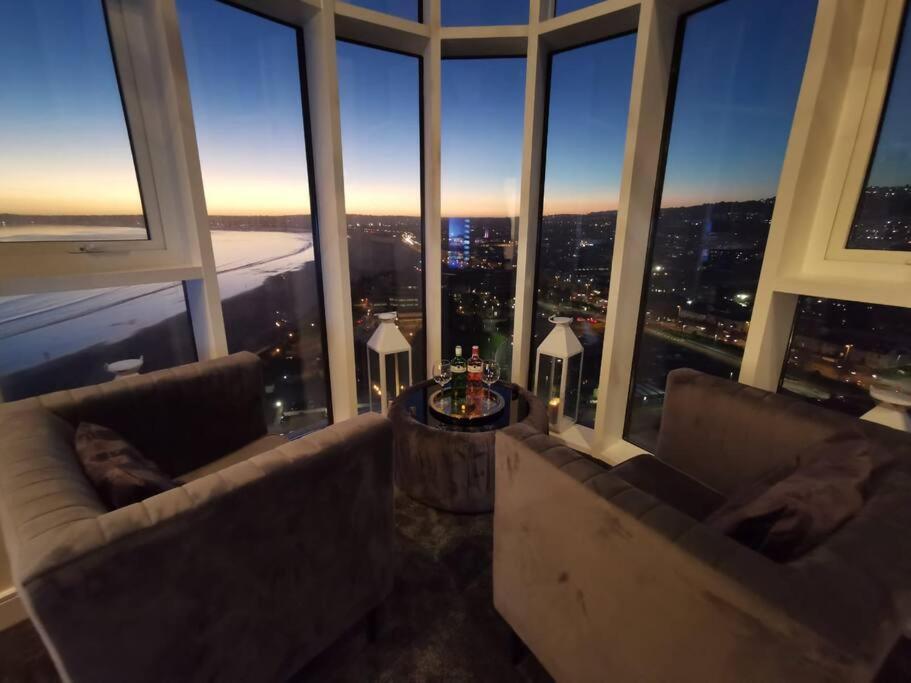 The Panoramic - The Finest Apartment In The City - By Tifa Stays 스완지 외부 사진